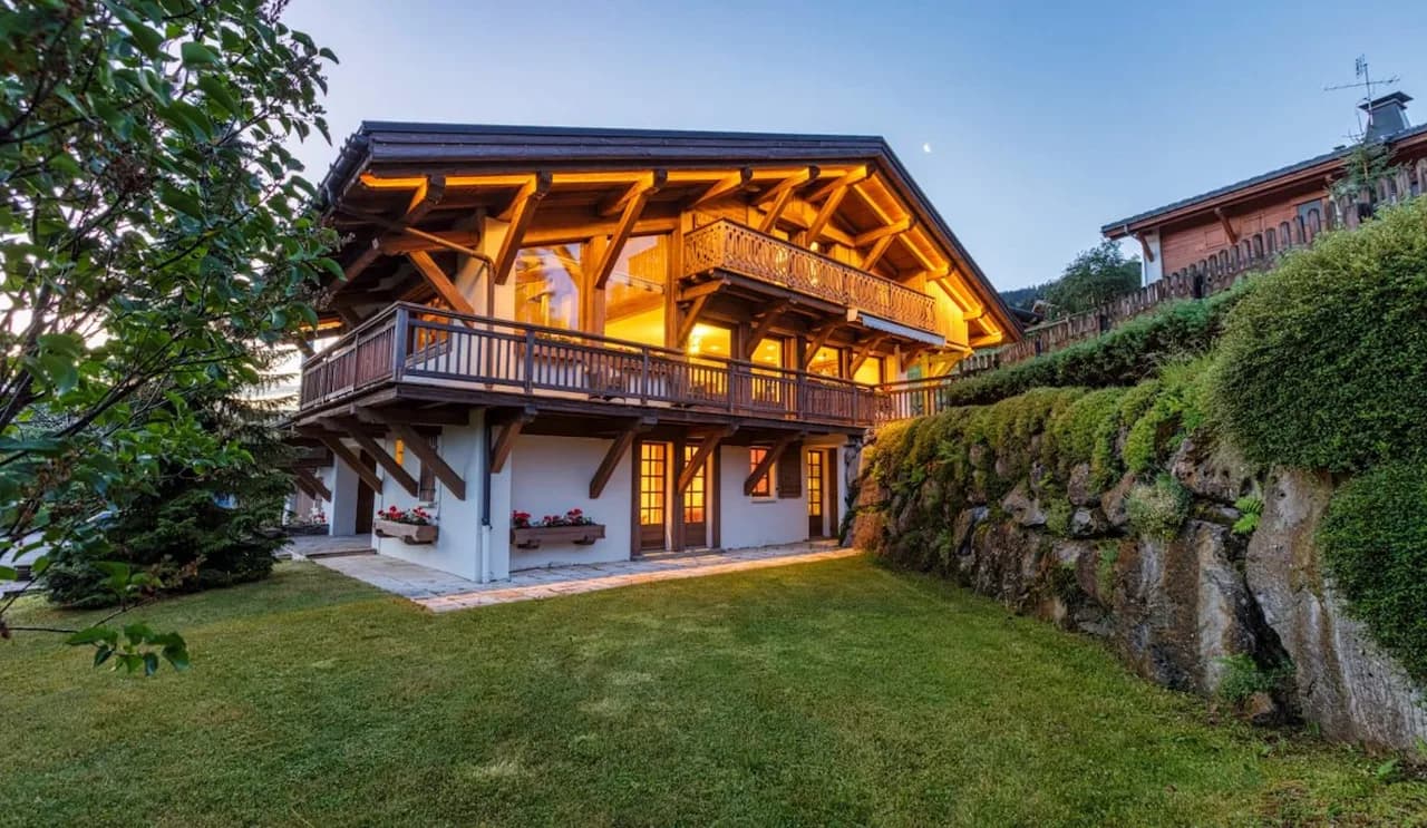Luxurious Chalet With Pool And Gym