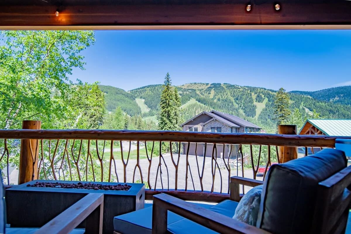 Mountain Modern Four Bedroom Home in Whitefish Montana photo 3