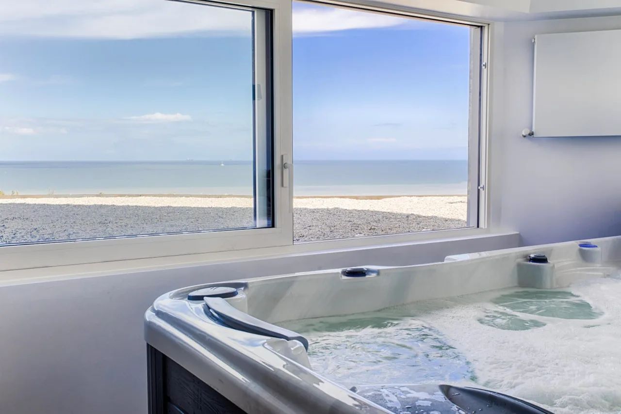 Relaxing Seafront Norman Home With Jacuzzi And Spa photo 4