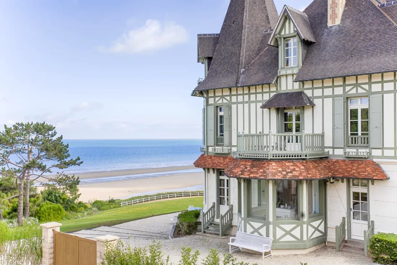 Relaxing Seafront Norman Home With Jacuzzi And Spa photo 5