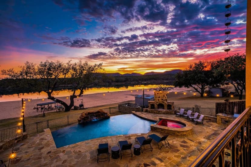 Ocean View Beachfront Villa in Austin