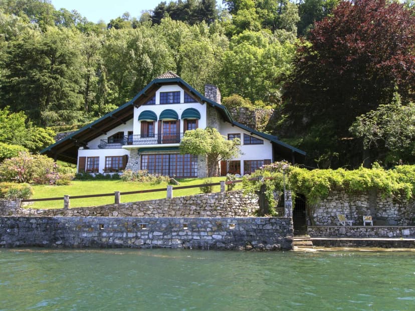 Amazing Lakefront7BR Villa