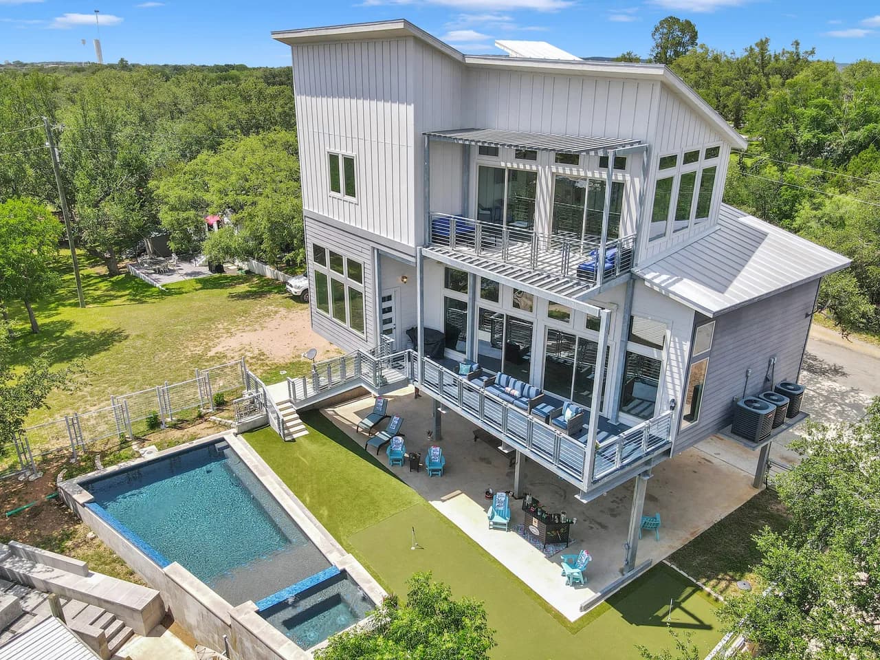Waterfront Four Bedroom Villa in Kingsland photo 4