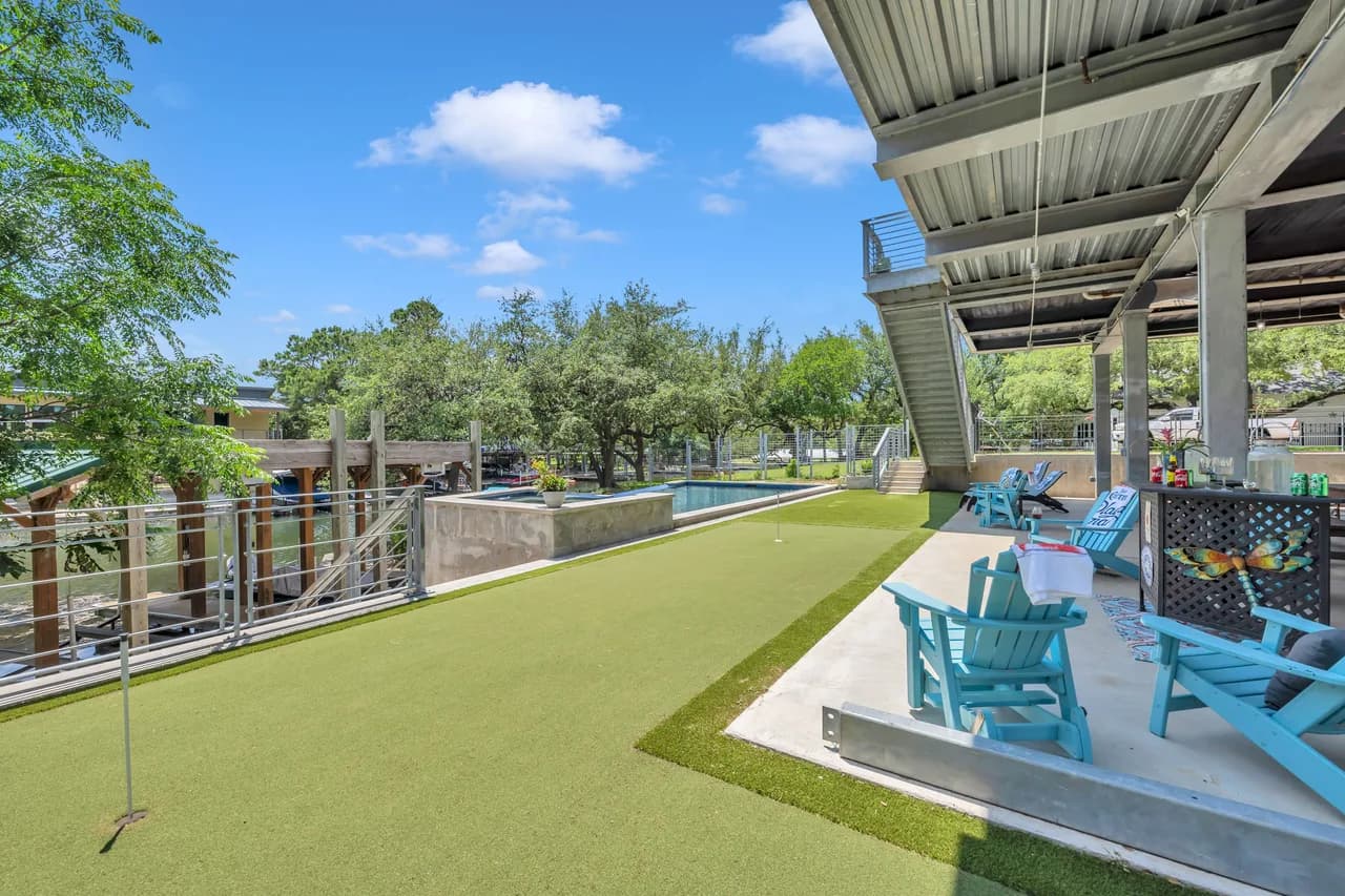 Waterfront Four Bedroom Villa in Kingsland photo 5