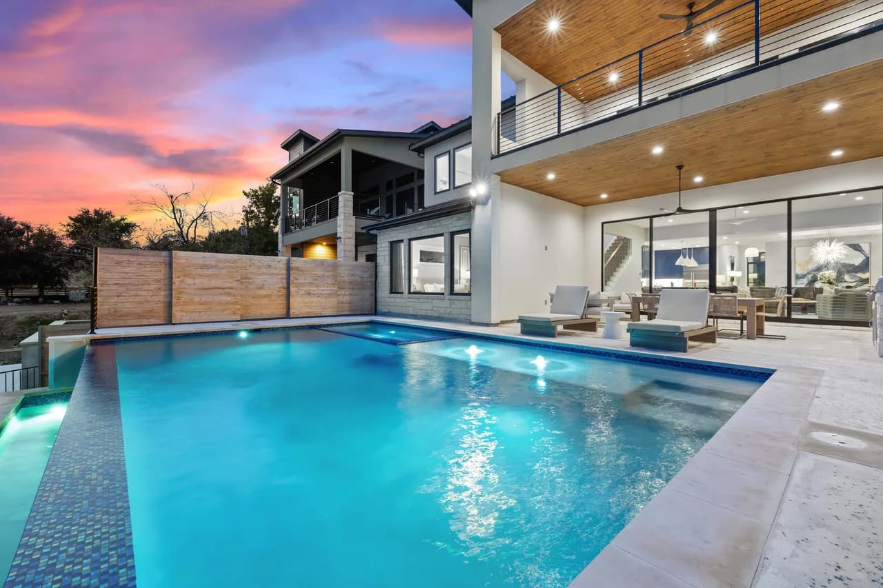 Luxe Lakefront Villa in Kingsland Texas photo 3