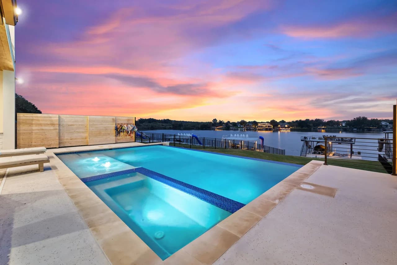 Luxe Lakefront Villa in Kingsland Texas photo 4