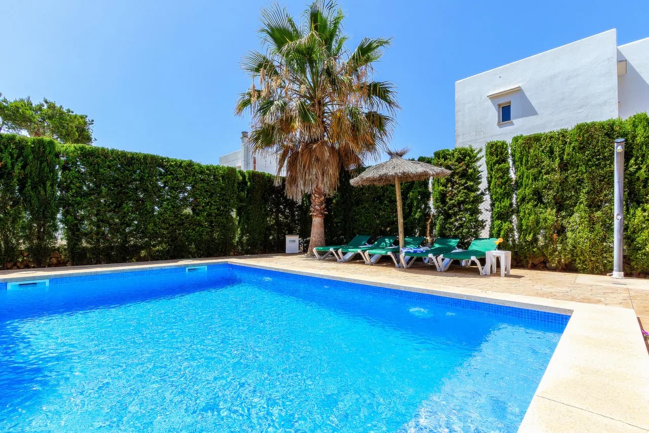 Centrally Located Three Bedroom Villa in Cala d'Or photo 4