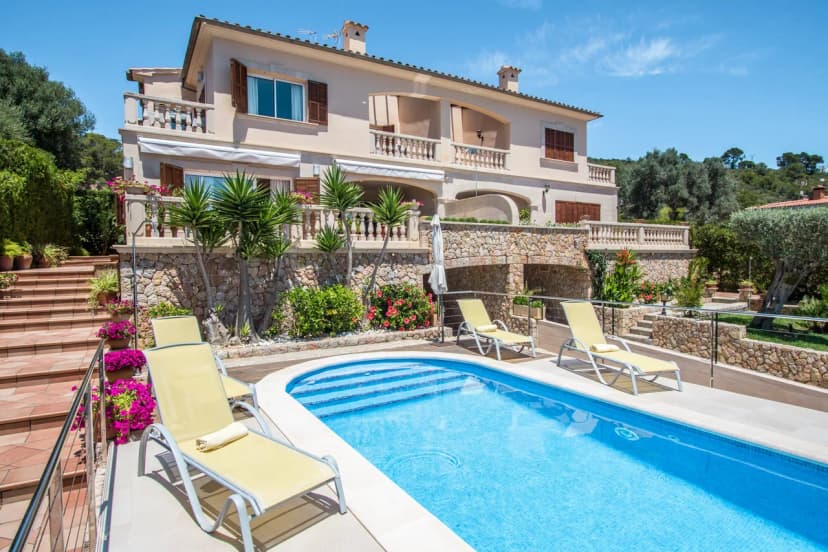 Beachfront Four Bedroom Villa in Mallorca