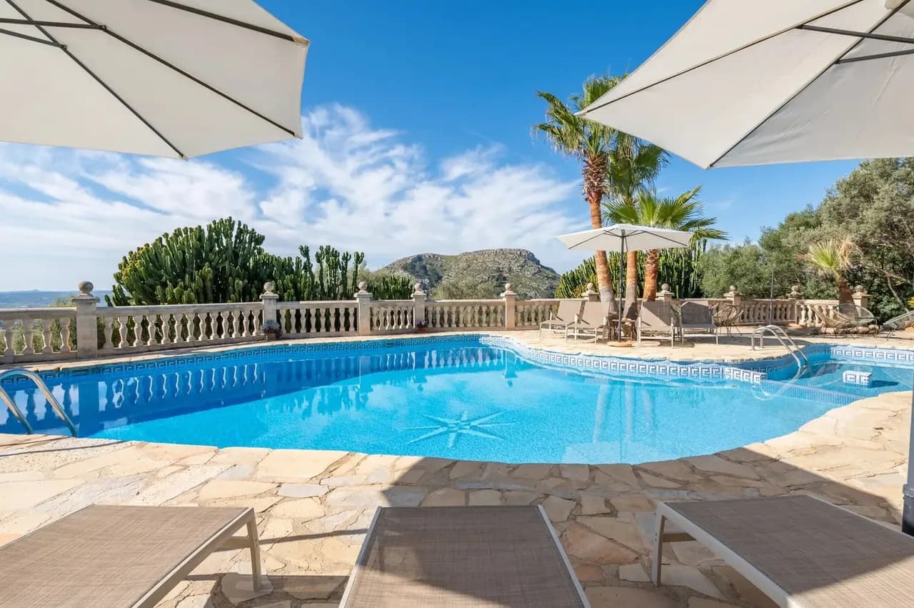 Hilltop Villa with Panoramic Views in Mallorca photo 2