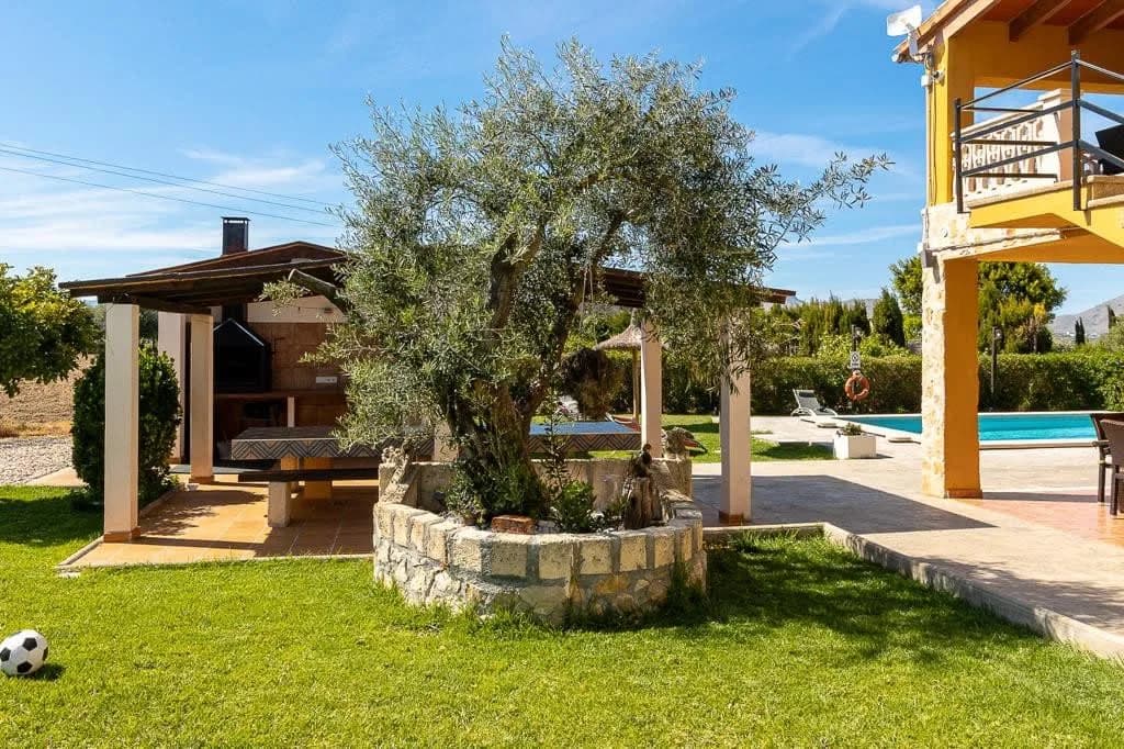 Coastal Six Bedroom Villa in Alcudia Mallorca photo 4