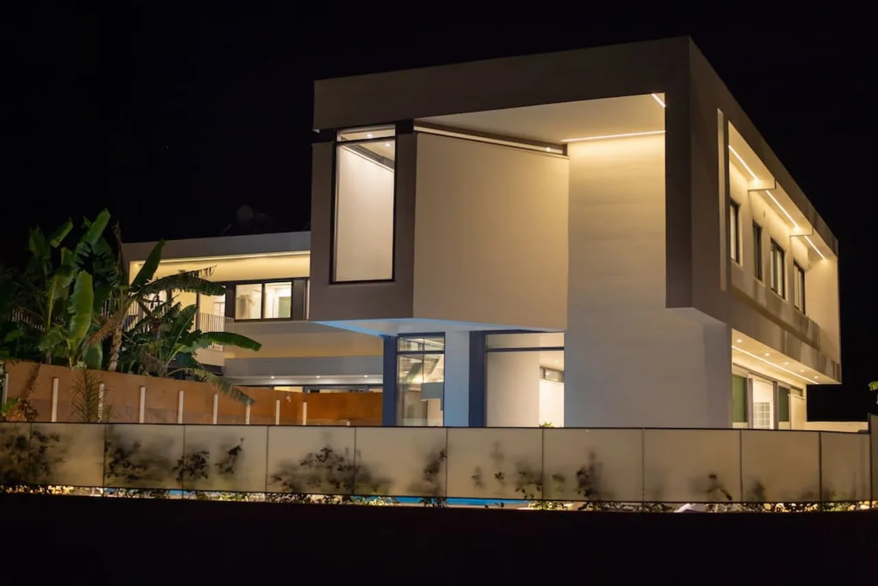 Stunning Villa with Seaview Minutes from The Beach photo 4