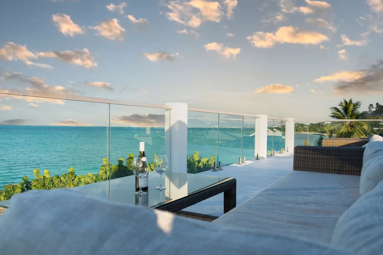 Oceanfront Six-Bedroom Villa in Providenciales photo 5