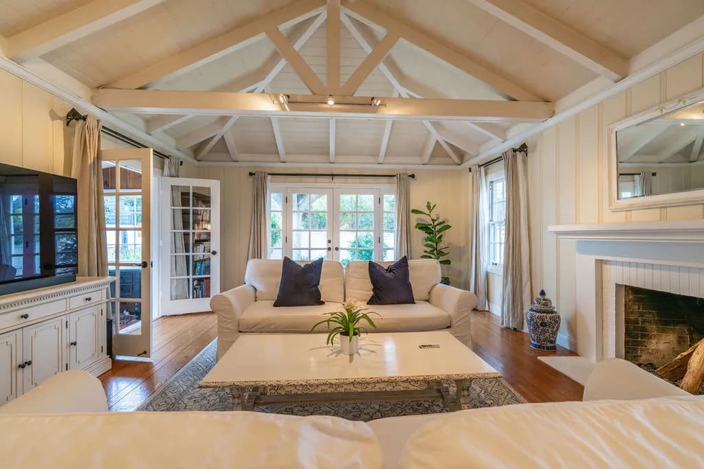 Beachfront Four Bedroom Cottage in San Diego photo 3