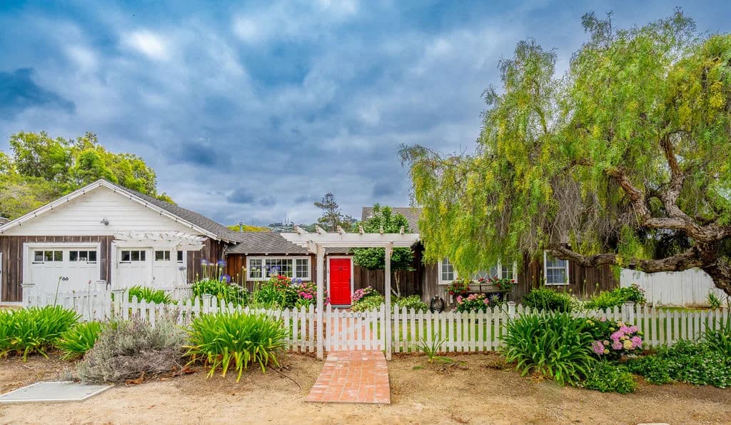 Beachfront Four Bedroom Cottage in San Diego photo 4