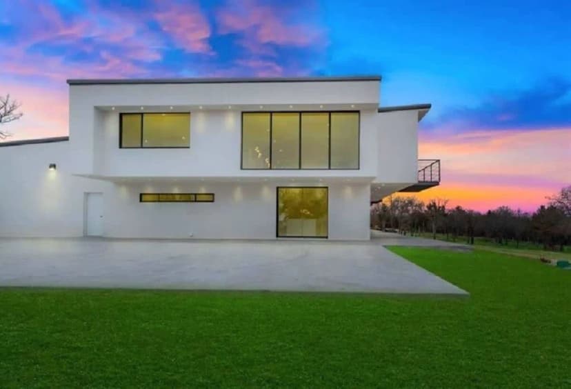 Impressive Texas Villa With Spa , Pool And Movie