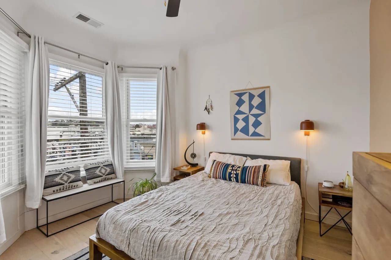 Classic Victorian Two Bedroom in San Francisco photo 2