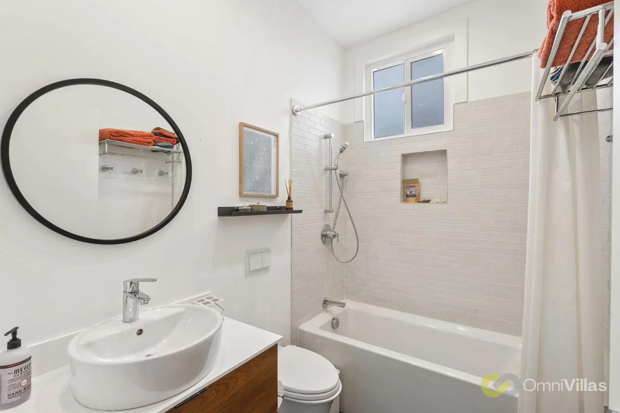 Classic Victorian Two Bedroom in San Francisco photo 5