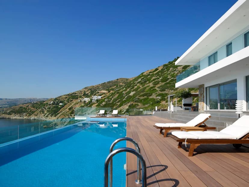 Beach Front Retreat With Gym And Infinity Pool