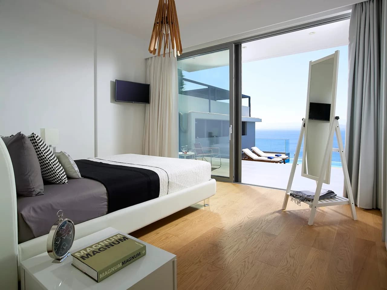 Beach Front Retreat With Gym And Infinity Pool photo 3