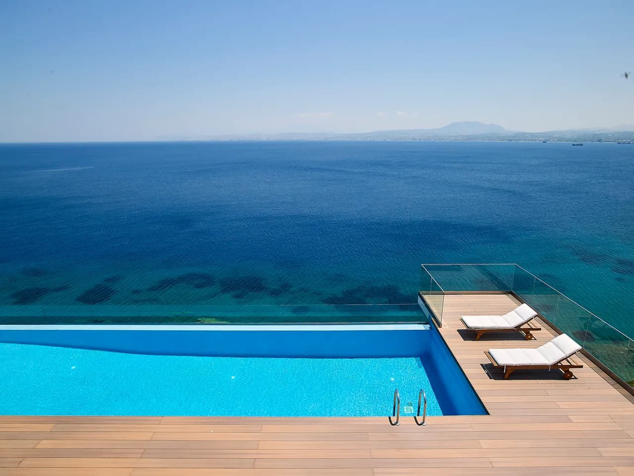 Beach Front Retreat With Gym And Infinity Pool photo 5