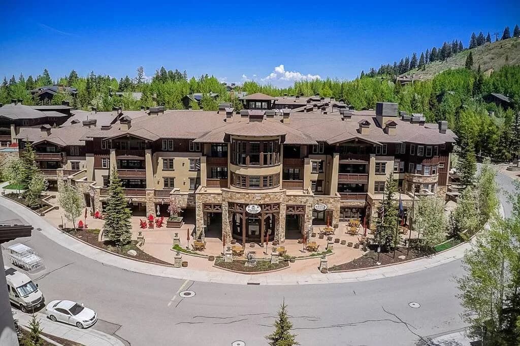 Air-Conditioned Three Bedroom Villa in Park City photo 2