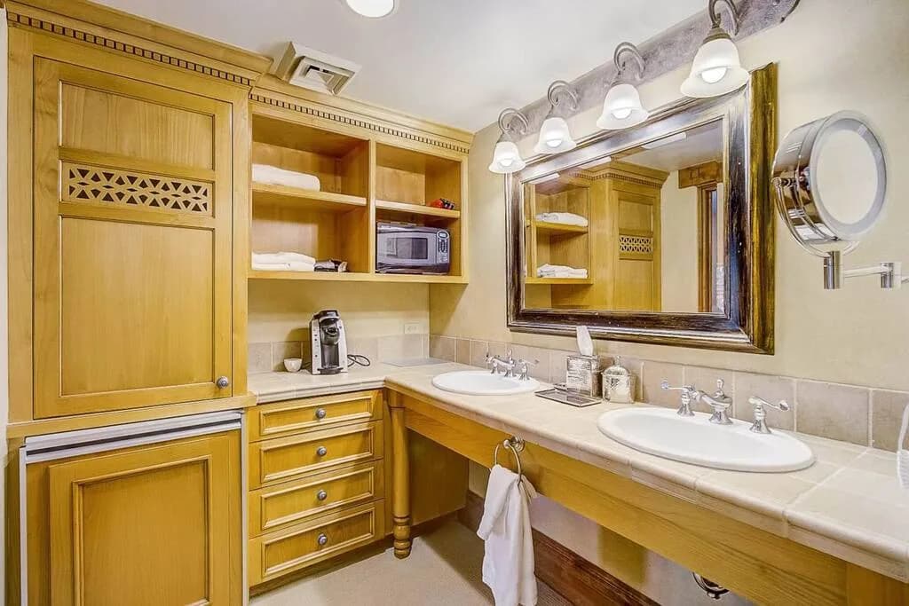 Air-Conditioned Three Bedroom Villa in Park City photo 4