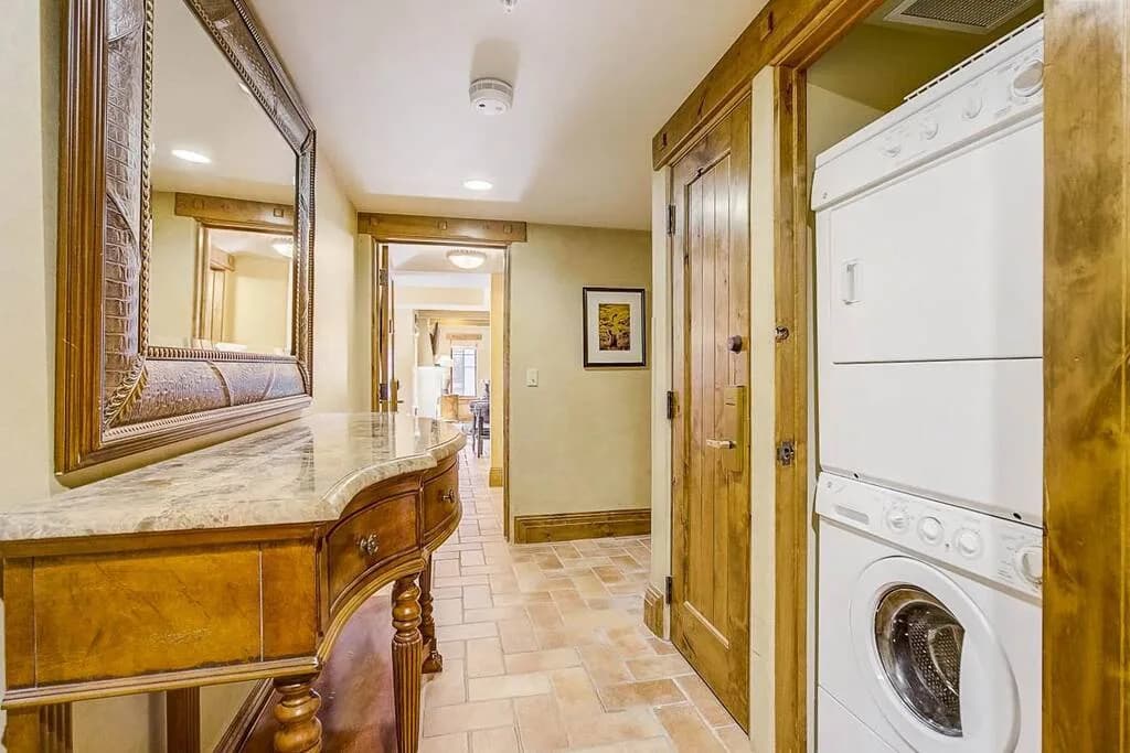 Air-Conditioned Three Bedroom Villa in Park City photo 5