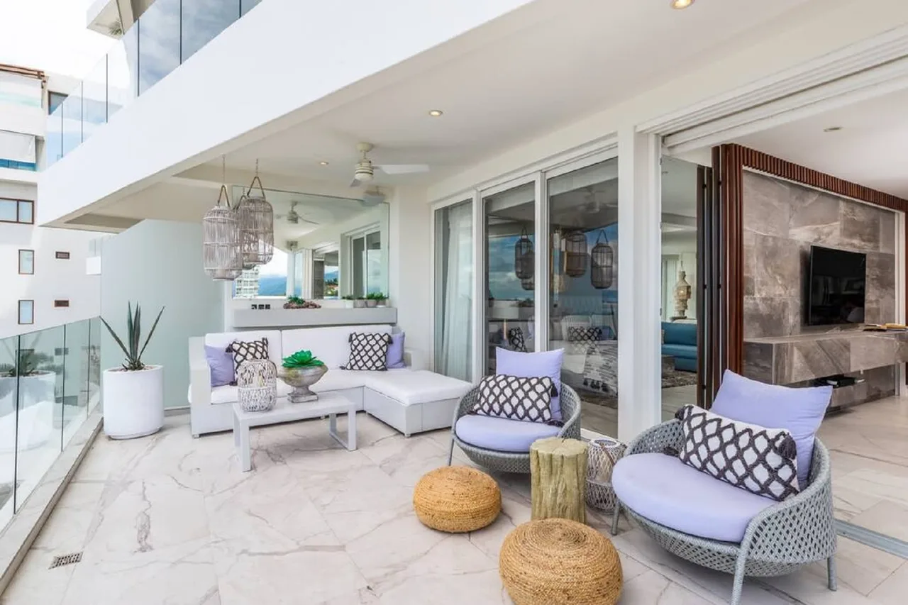 Stunningly Decorated Condo With Divine Ocean Views photo 2