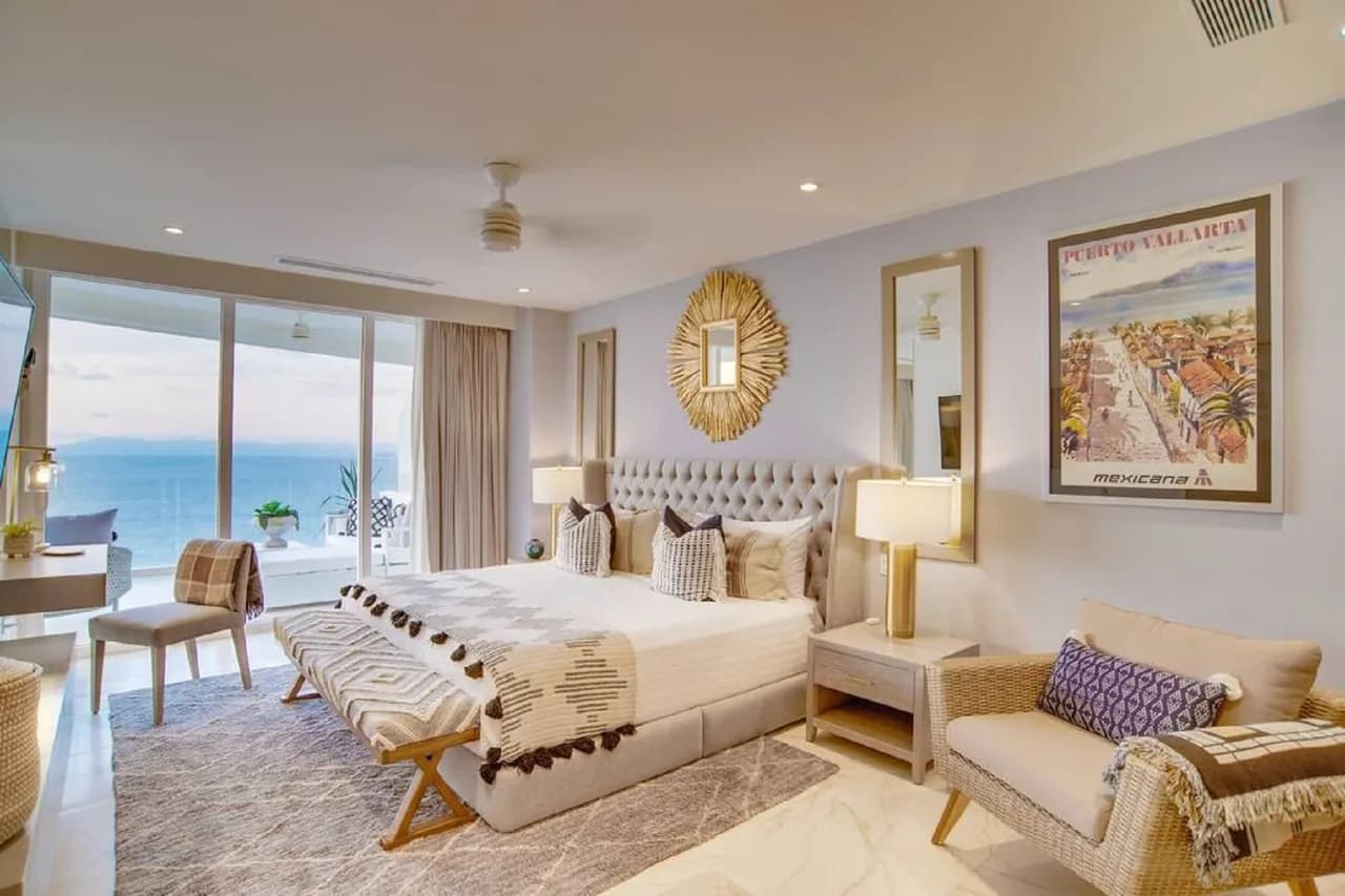 Stunningly Decorated Condo With Divine Ocean Views photo 4