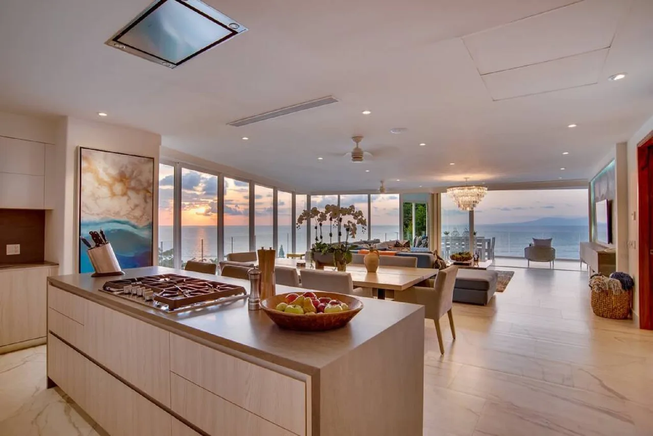 Stunningly Decorated Condo With Divine Ocean Views photo 5