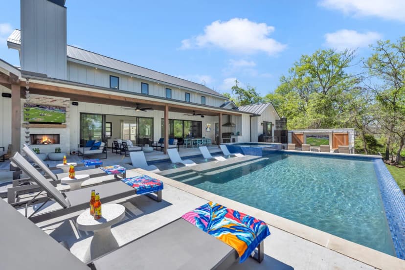 Lakeside Six Bedroom Retreat in Austin