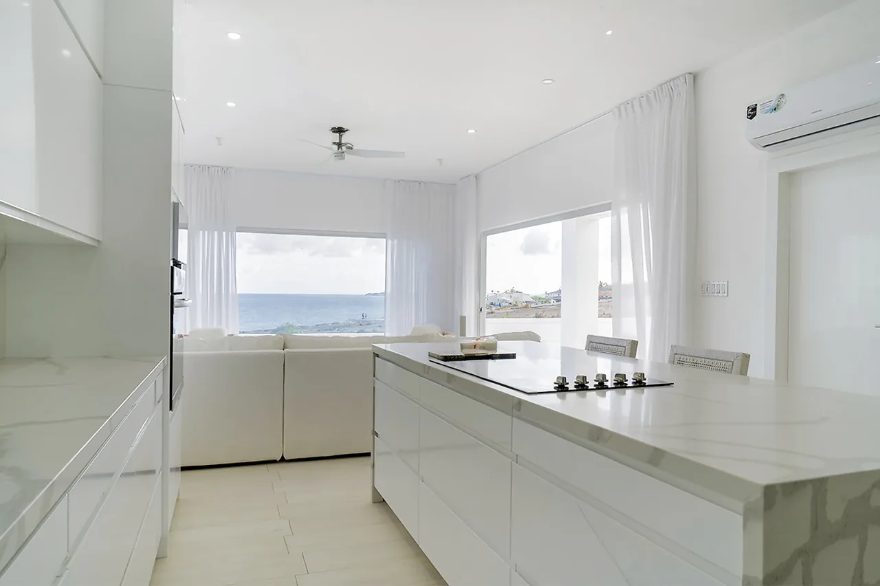 Elegant Cliffside Retreat with Panoramic Ocean Views in South-East Coast photo 3