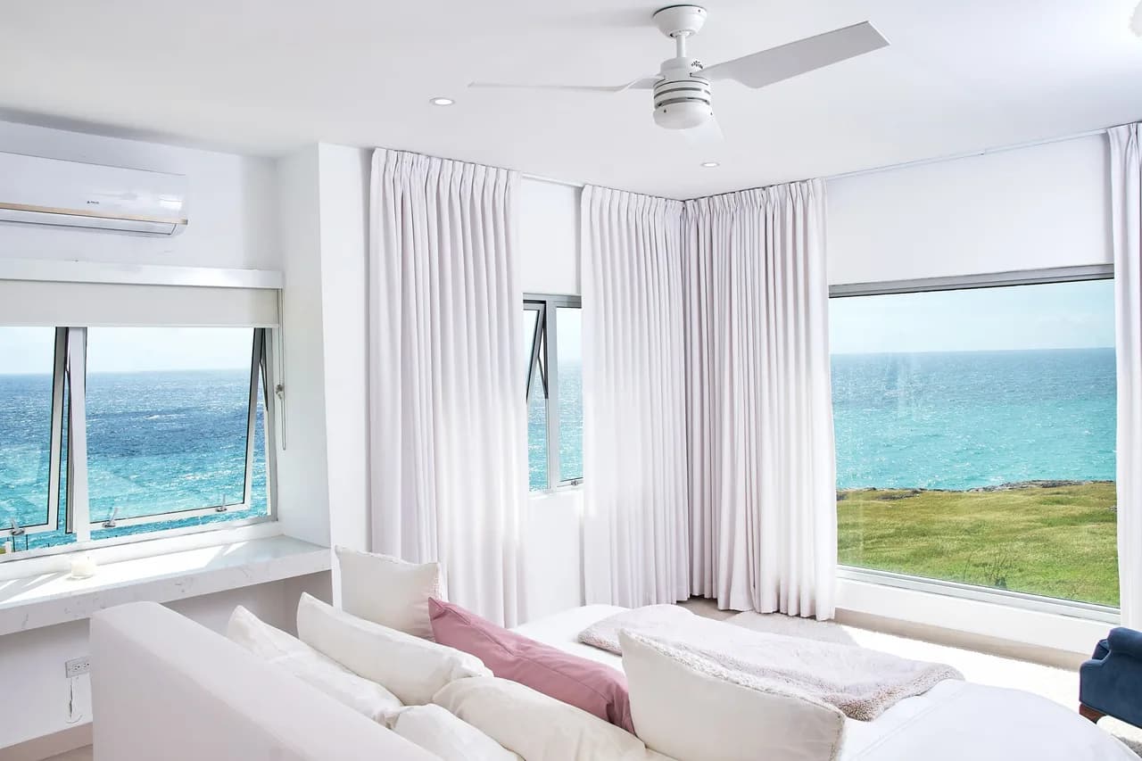 Elegant Cliffside Retreat with Panoramic Ocean Views in South-East Coast photo 5