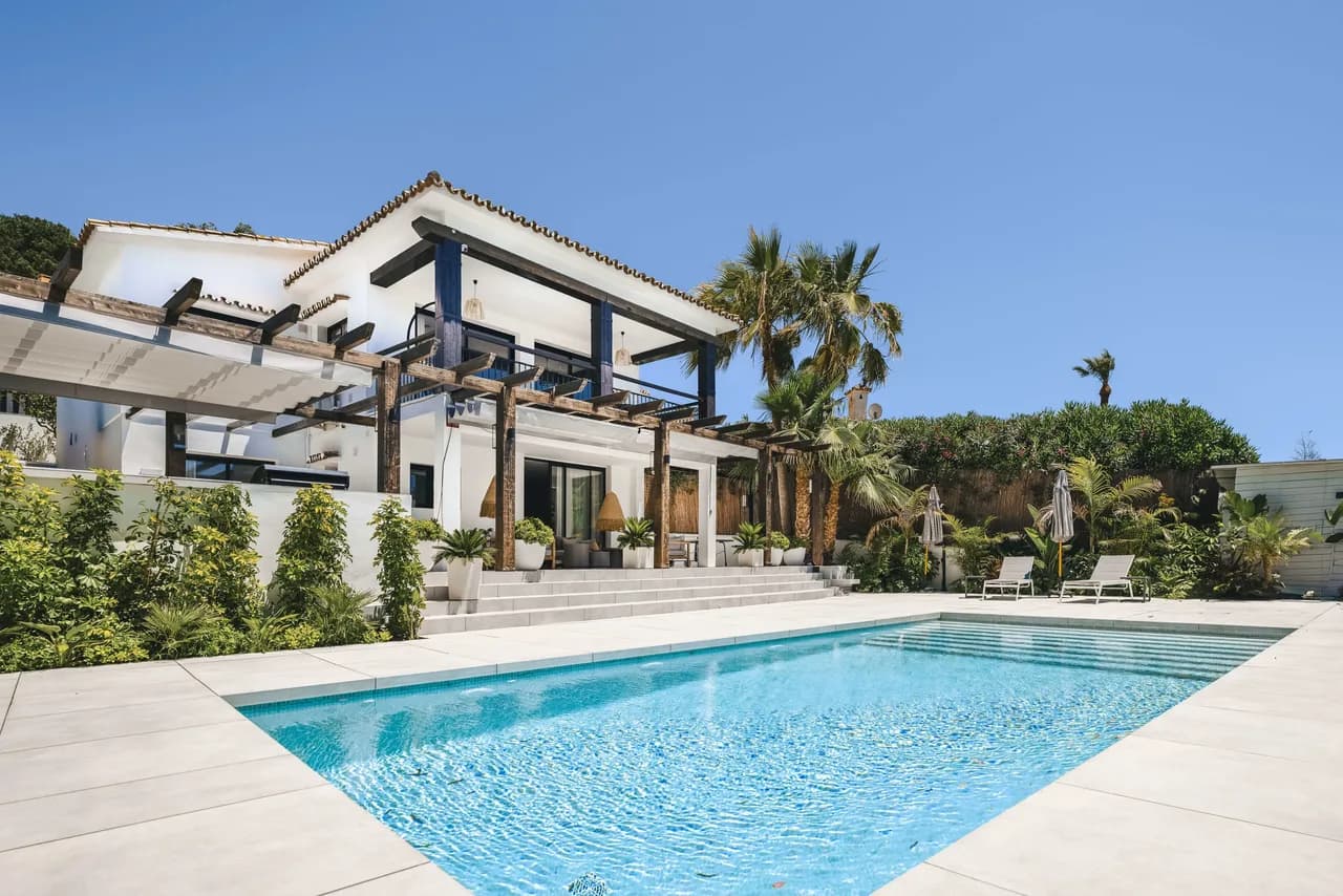Luxe Jacuzzi Pool Villa in Marbella