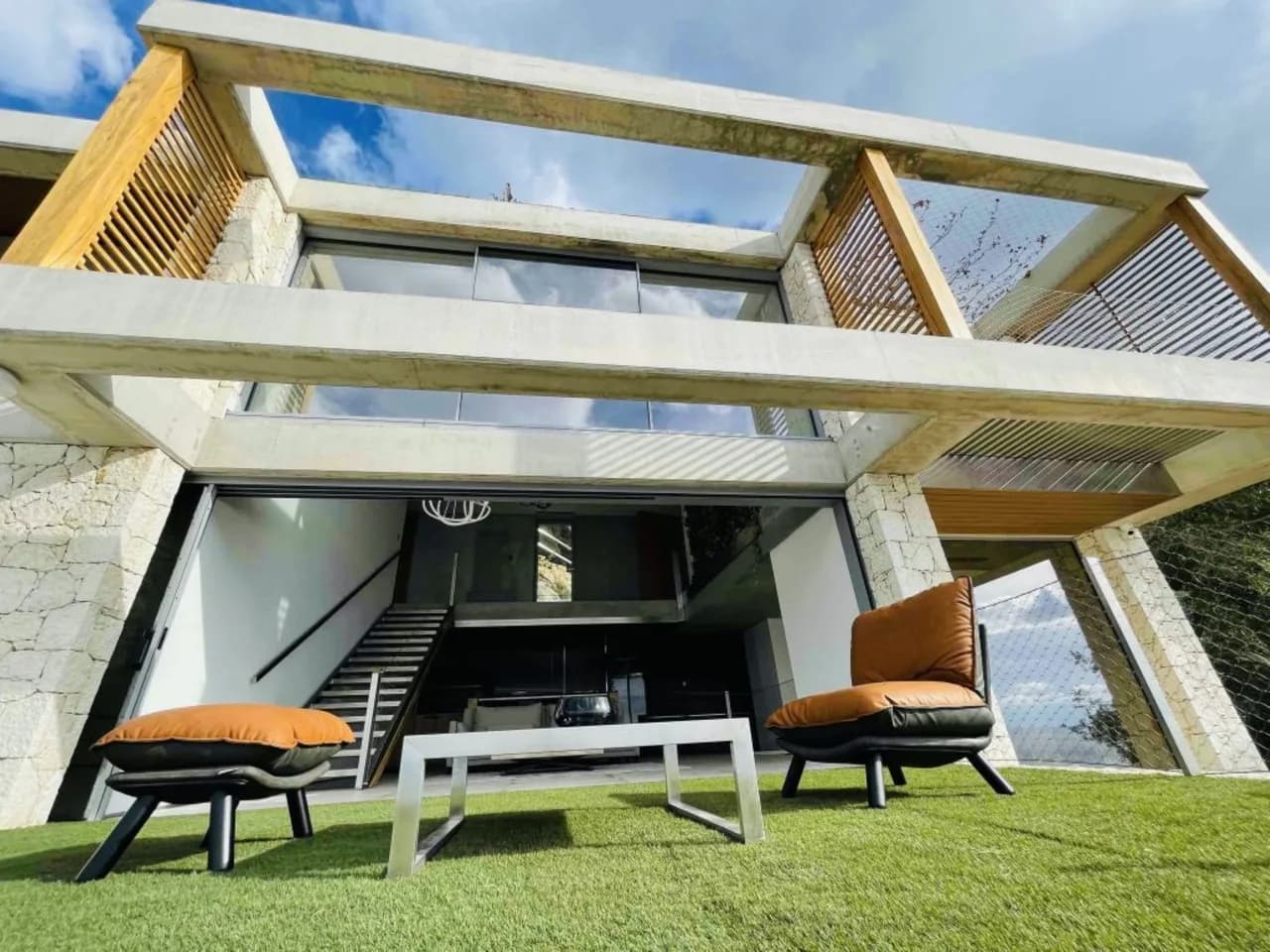 Magnificent 2 Floor House with Infinity Pool photo 2