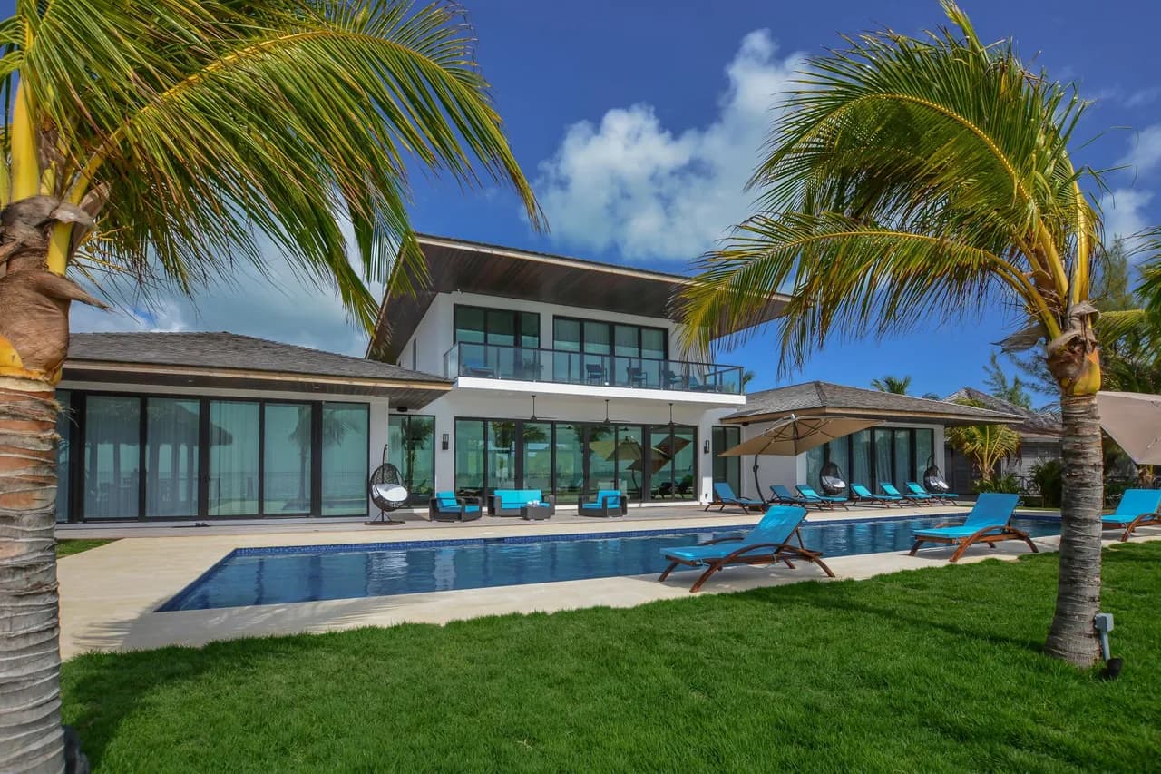 Luxurious Ocean Front Mansion in The Bahamas photo 2