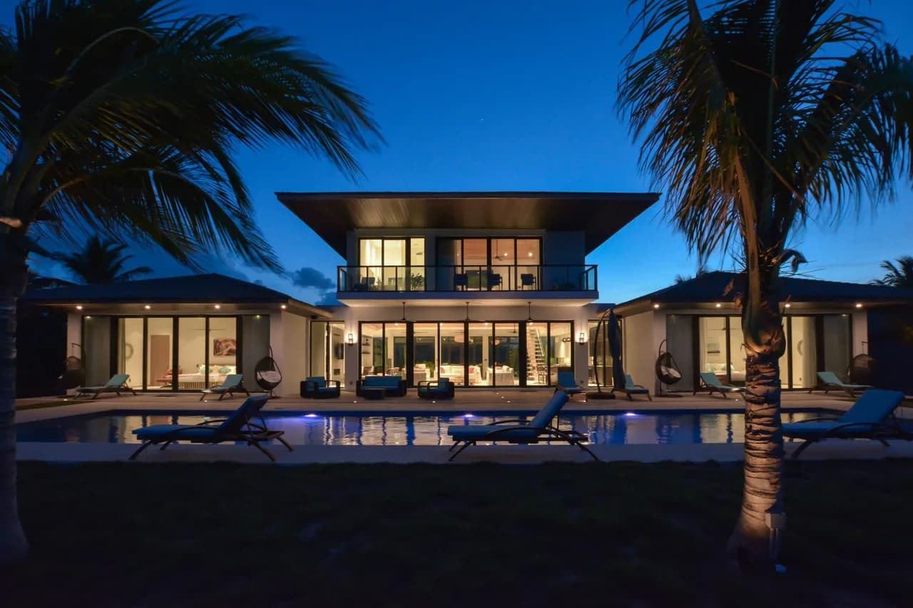 Luxurious Ocean Front Mansion in The Bahamas photo 4