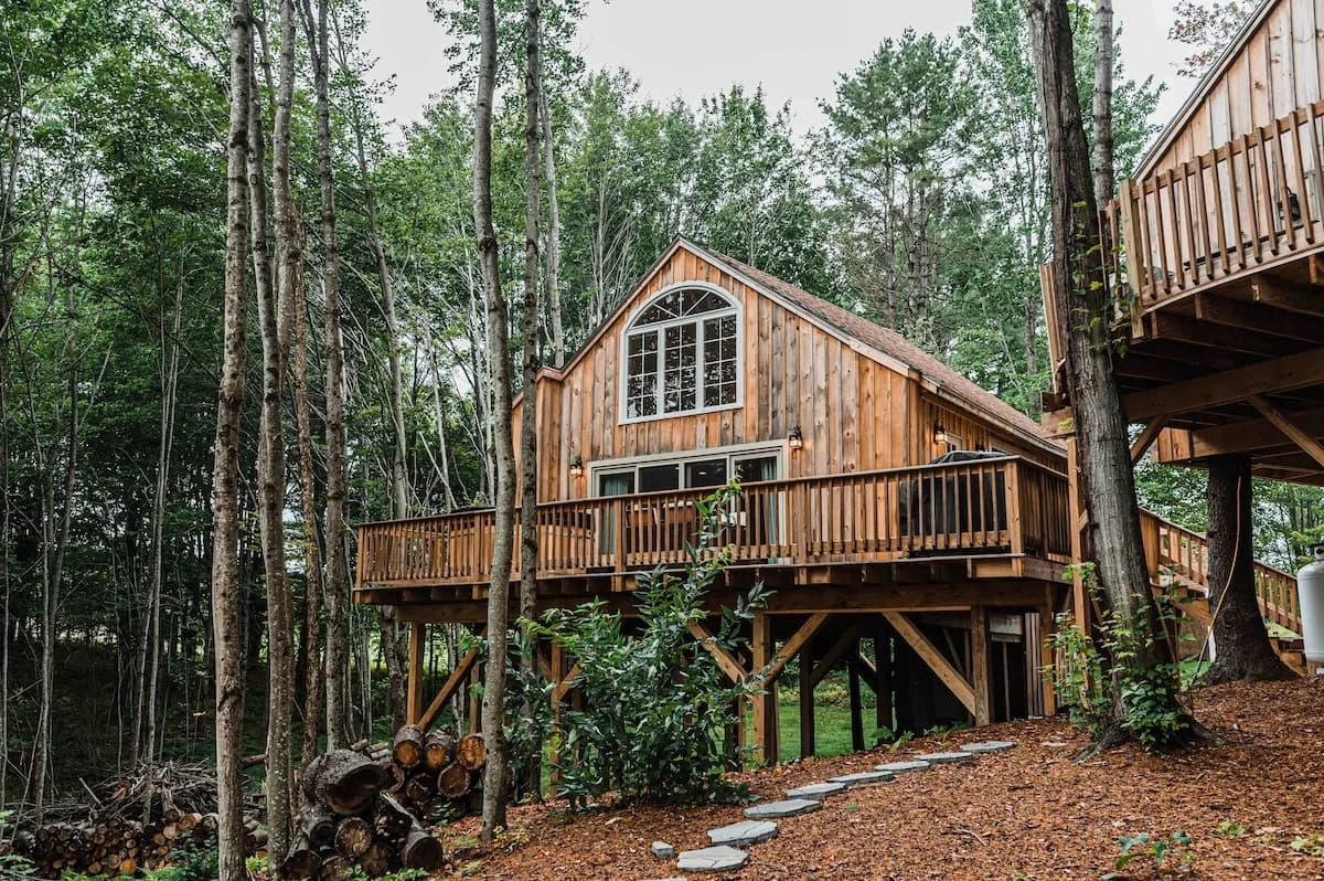 Lakefront Treehouse with Hot Tub in Belgrade photo 2