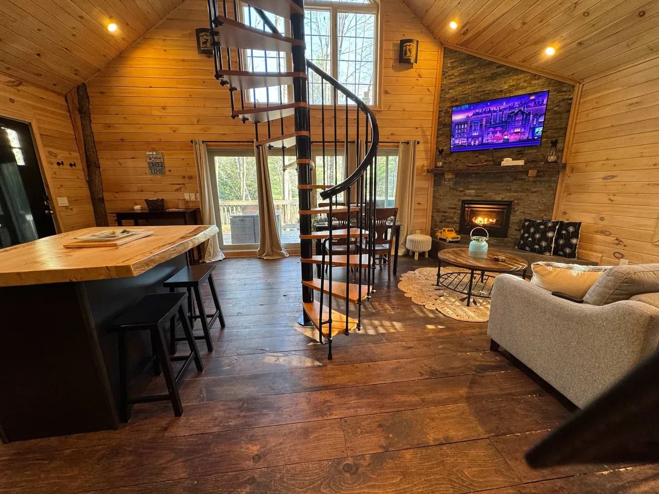 Lakefront Treehouse with Hot Tub in Belgrade photo 4