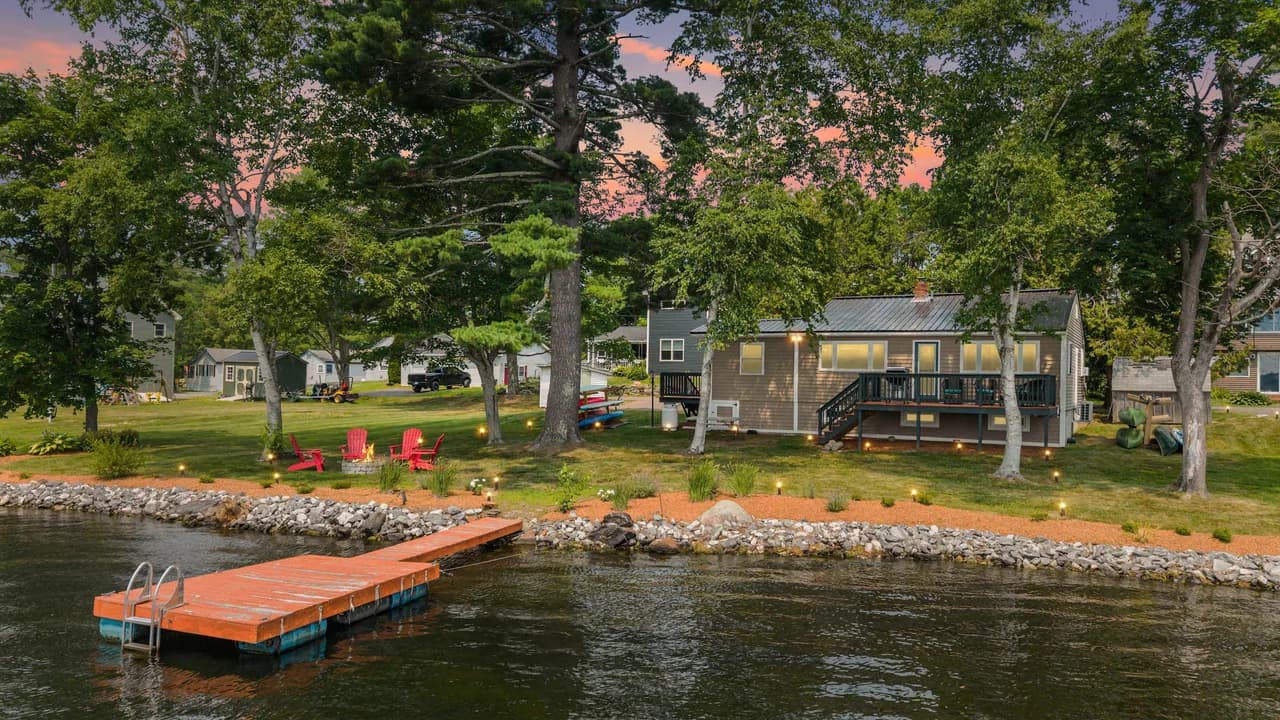 Lakefront Cottage with Dock in Manchester Vermont
