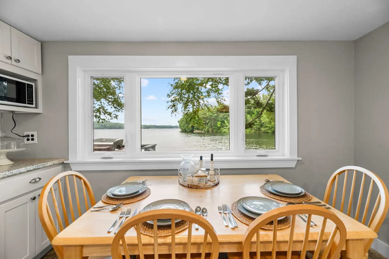 Lakefront Cottage with Dock in Manchester Vermont photo 3
