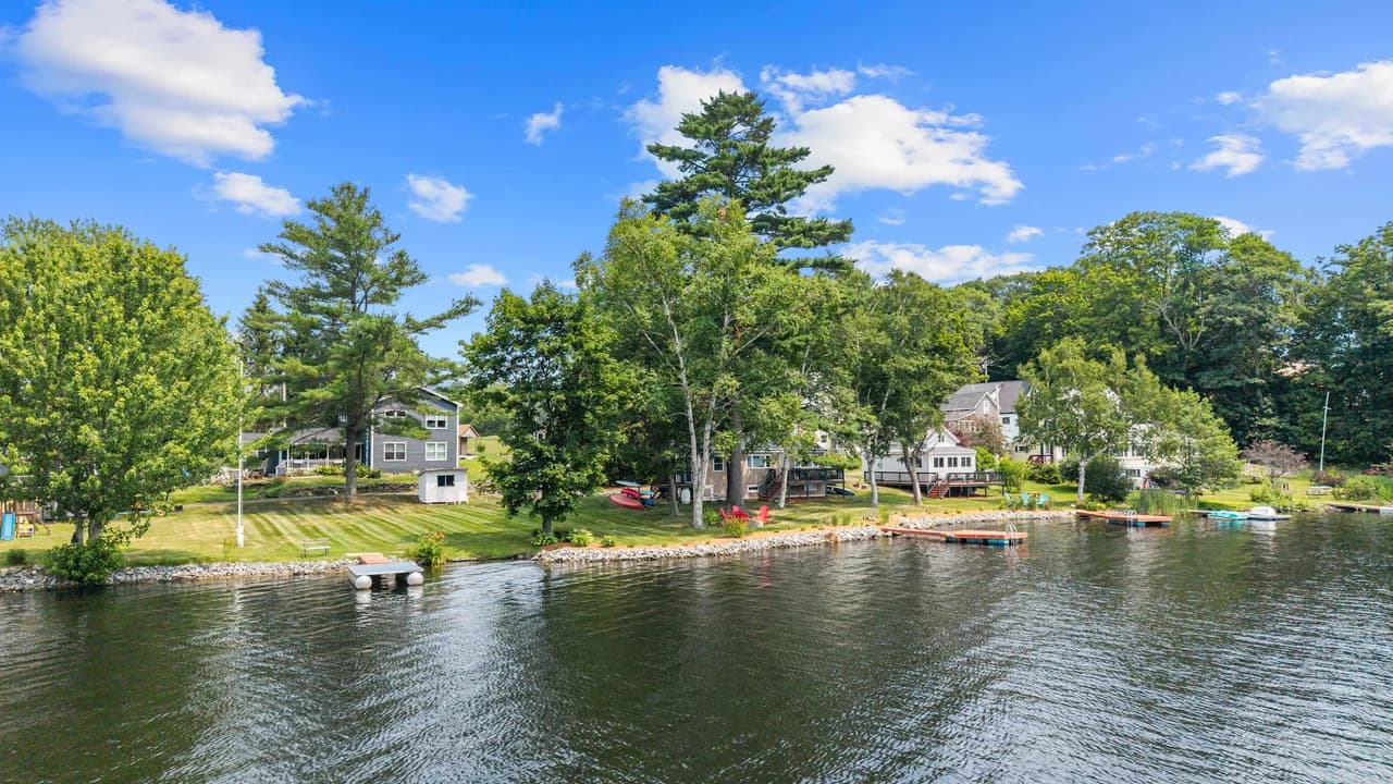 Lakefront Cottage with Dock in Manchester Vermont photo 4