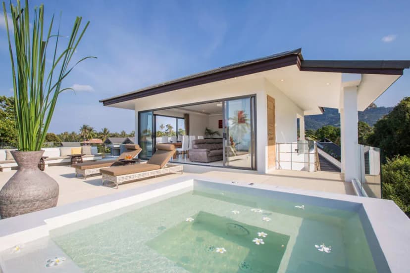 Stunning 6 Bedroom Residence in Serene Beach