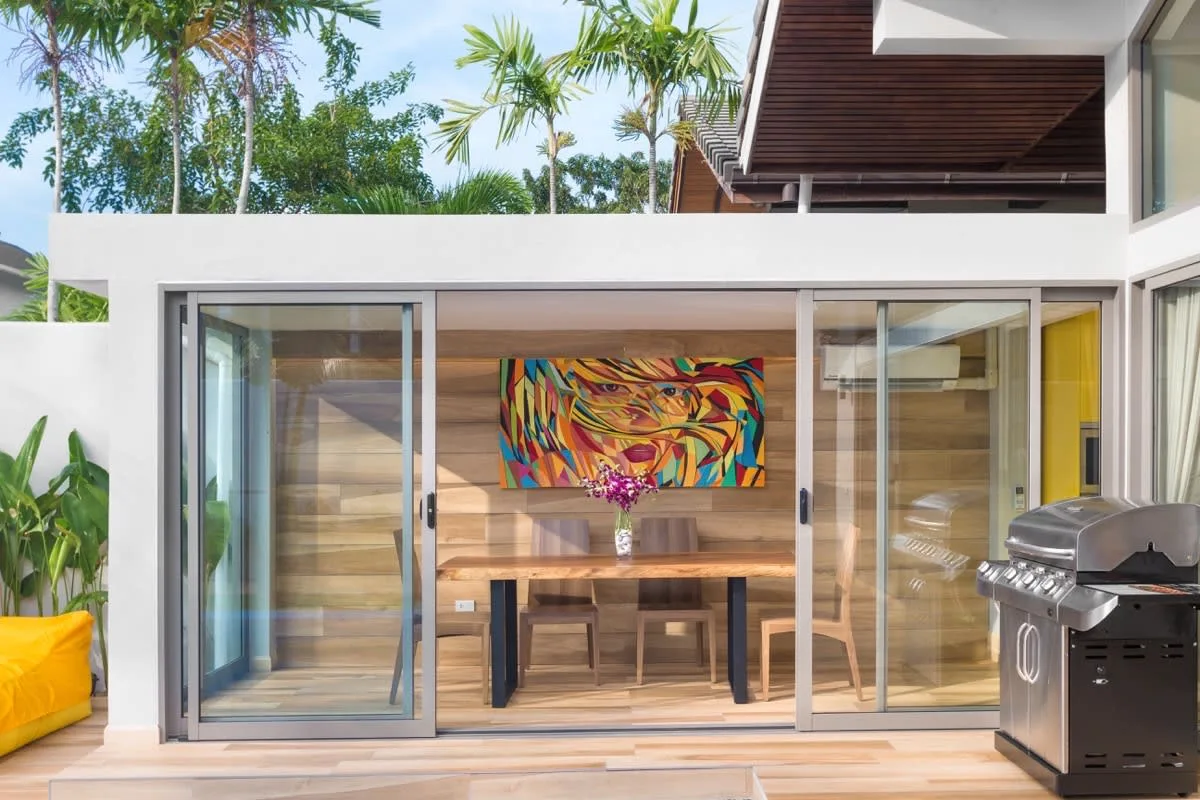 Sleek Villa With Spacious Layout photo 3