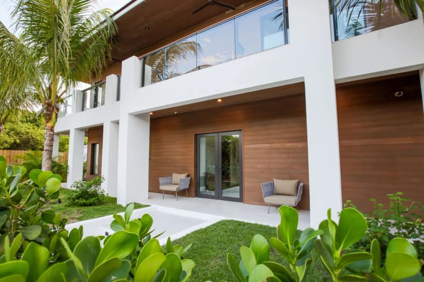 Private Tree Lined Villa 300 Feet from The Beach