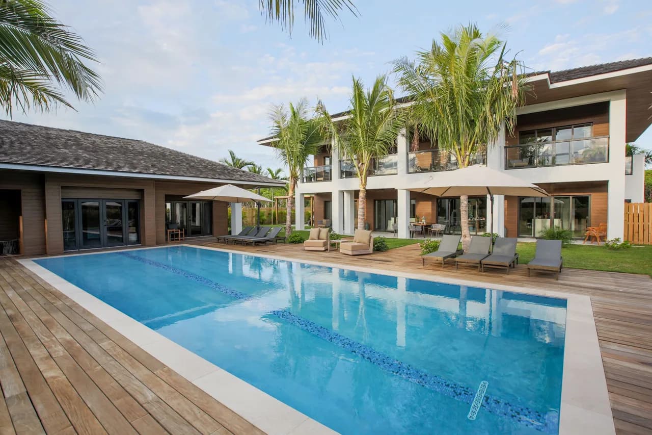 Private Tree Lined Villa 300 Feet from The Beach photo 5
