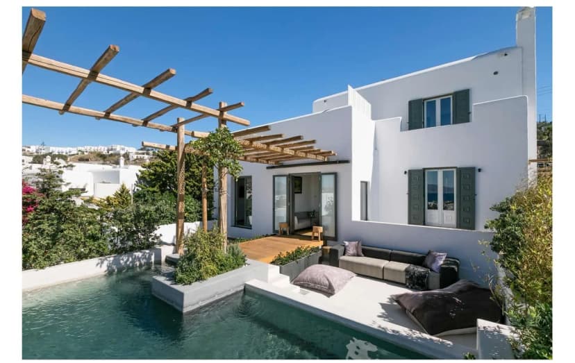 Majestic town villa with a stunning sunset garden