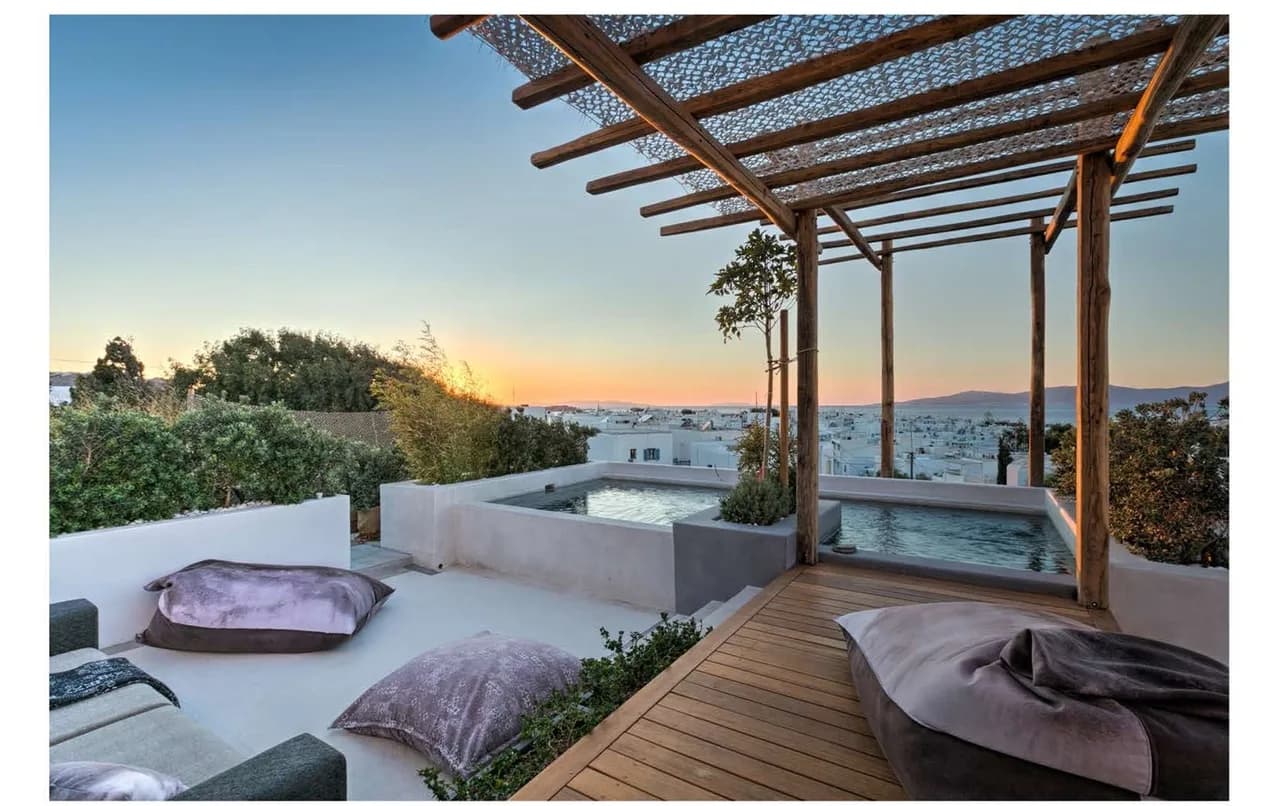 Majestic town villa with a stunning sunset garden photo 2