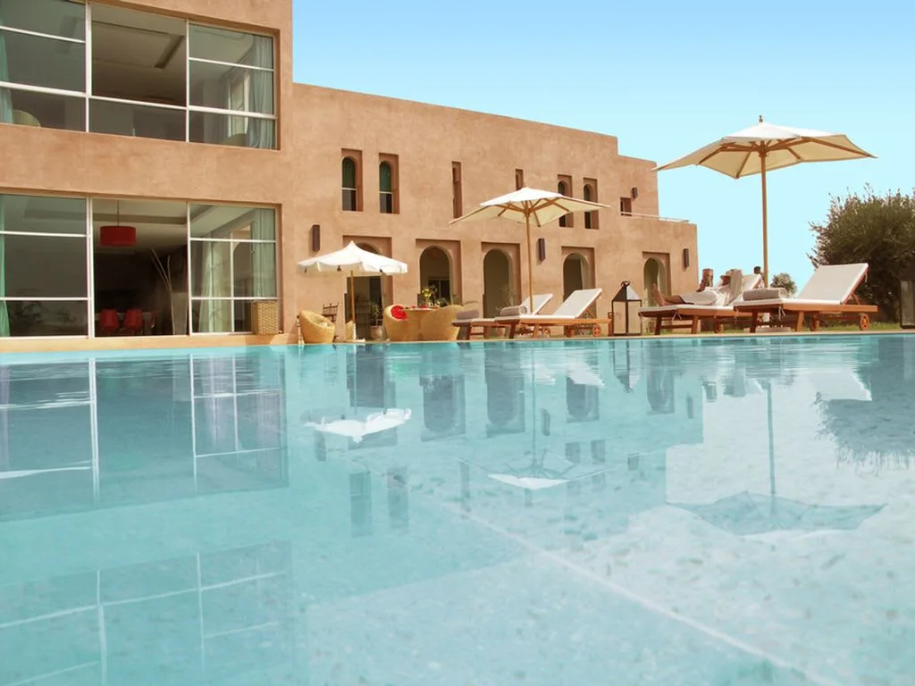 Traditional Villa With Indoor and Outdoor Pool photo 3