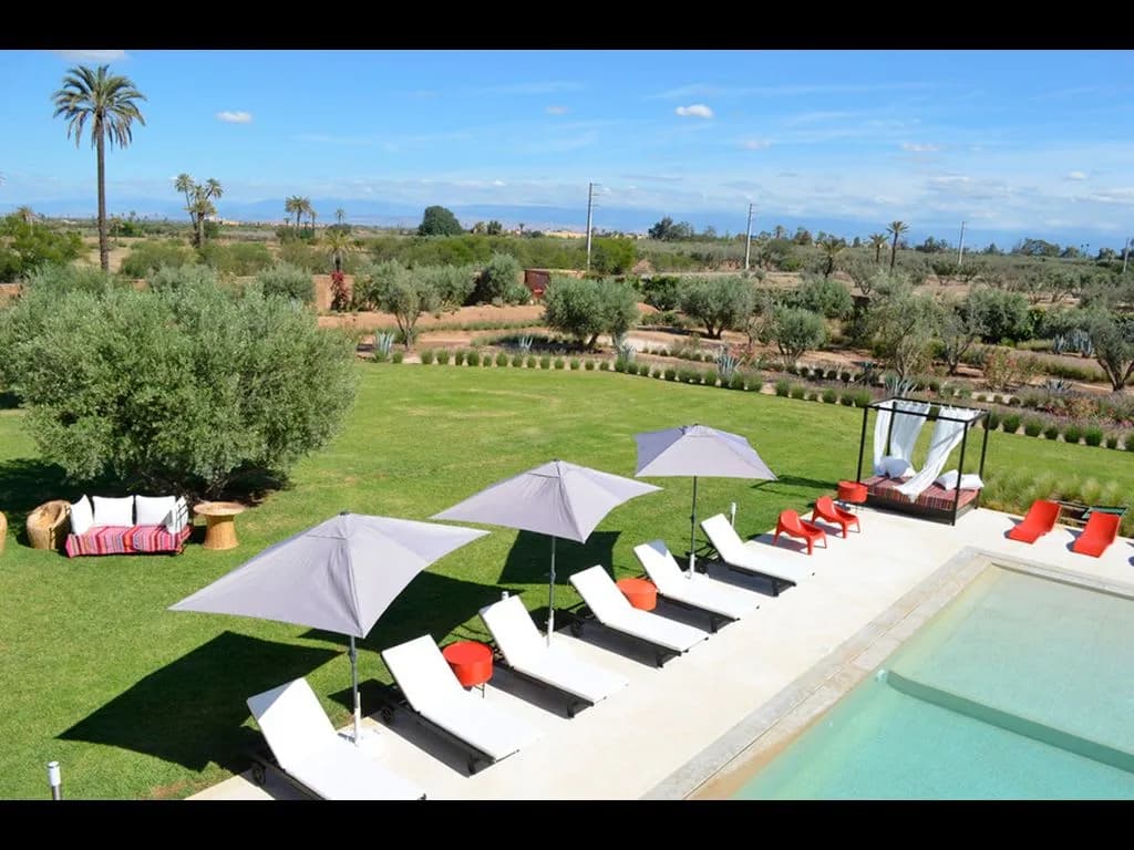 Traditional Villa With Indoor and Outdoor Pool photo 5